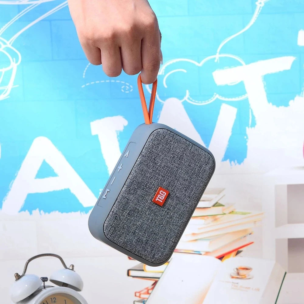 Altavoz Bluetooth inalámbrico portátil para exteriores con subwoofer y radio FM, mini altavoz con entrada auxiliar y reproducción MP3 de sonido potente.
