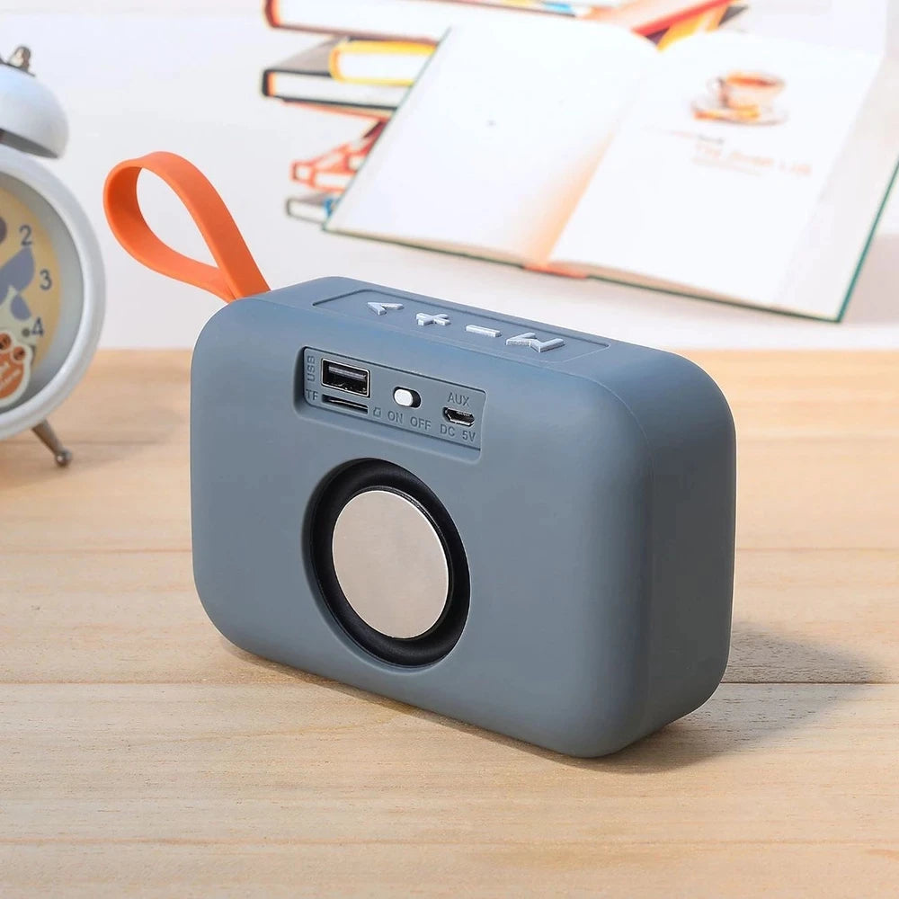 Altavoz Bluetooth inalámbrico portátil para exteriores con subwoofer y radio FM, mini altavoz con entrada auxiliar y reproducción MP3 de sonido potente.