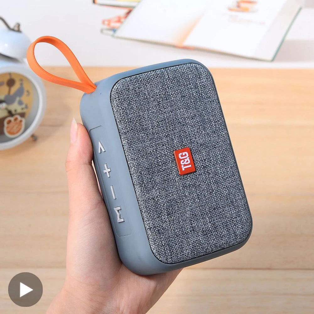 Altavoz Bluetooth inalámbrico portátil para exteriores con subwoofer y radio FM, mini altavoz con entrada auxiliar y reproducción MP3 de sonido potente.