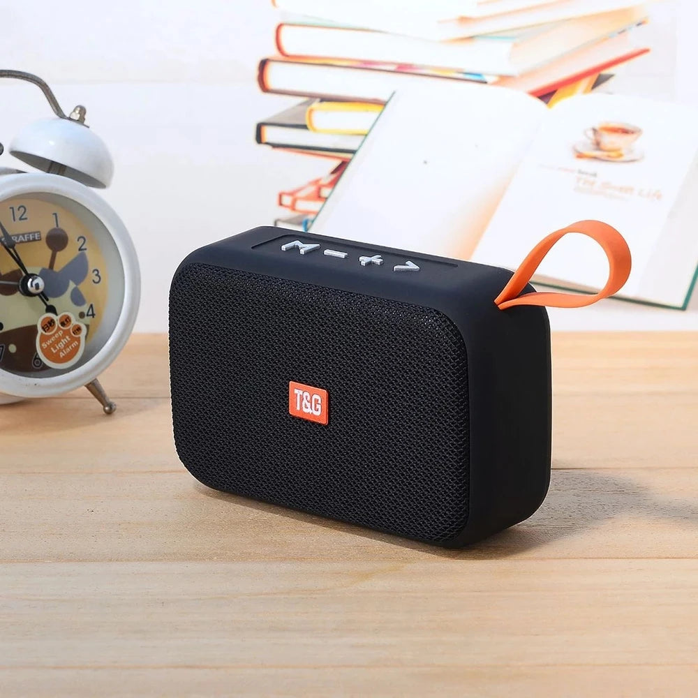Altavoz Bluetooth inalámbrico portátil para exteriores con subwoofer y radio FM, mini altavoz con entrada auxiliar y reproducción MP3 de sonido potente.